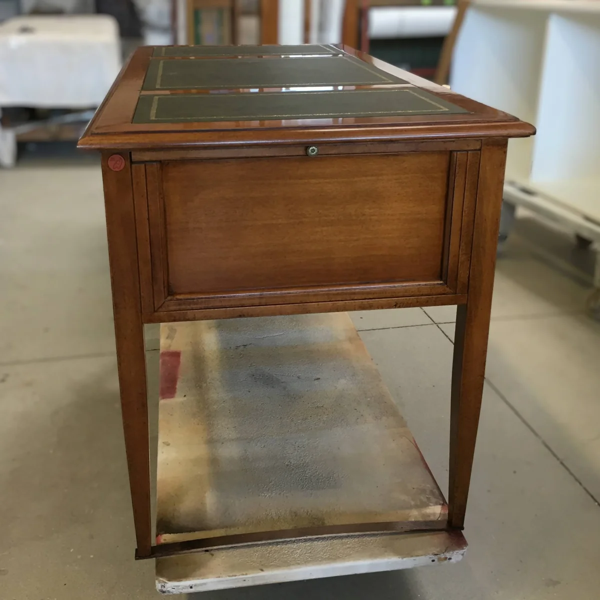 Scrivania Classica Cinque Cassetti Due Tiretti e Pelle Arte Tiziano - immagine 6